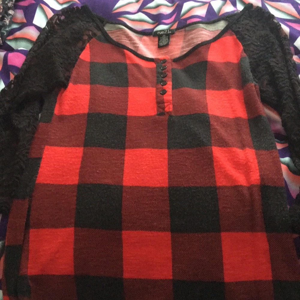 Three quarter sleeve top